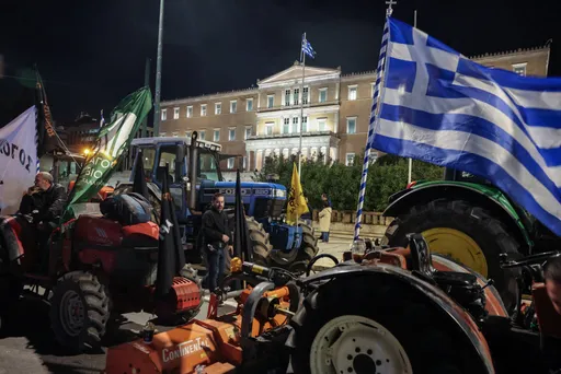 Тројца министри во грчката влада поднесоа оставки поради наводна измама со субвенции од ЕУ