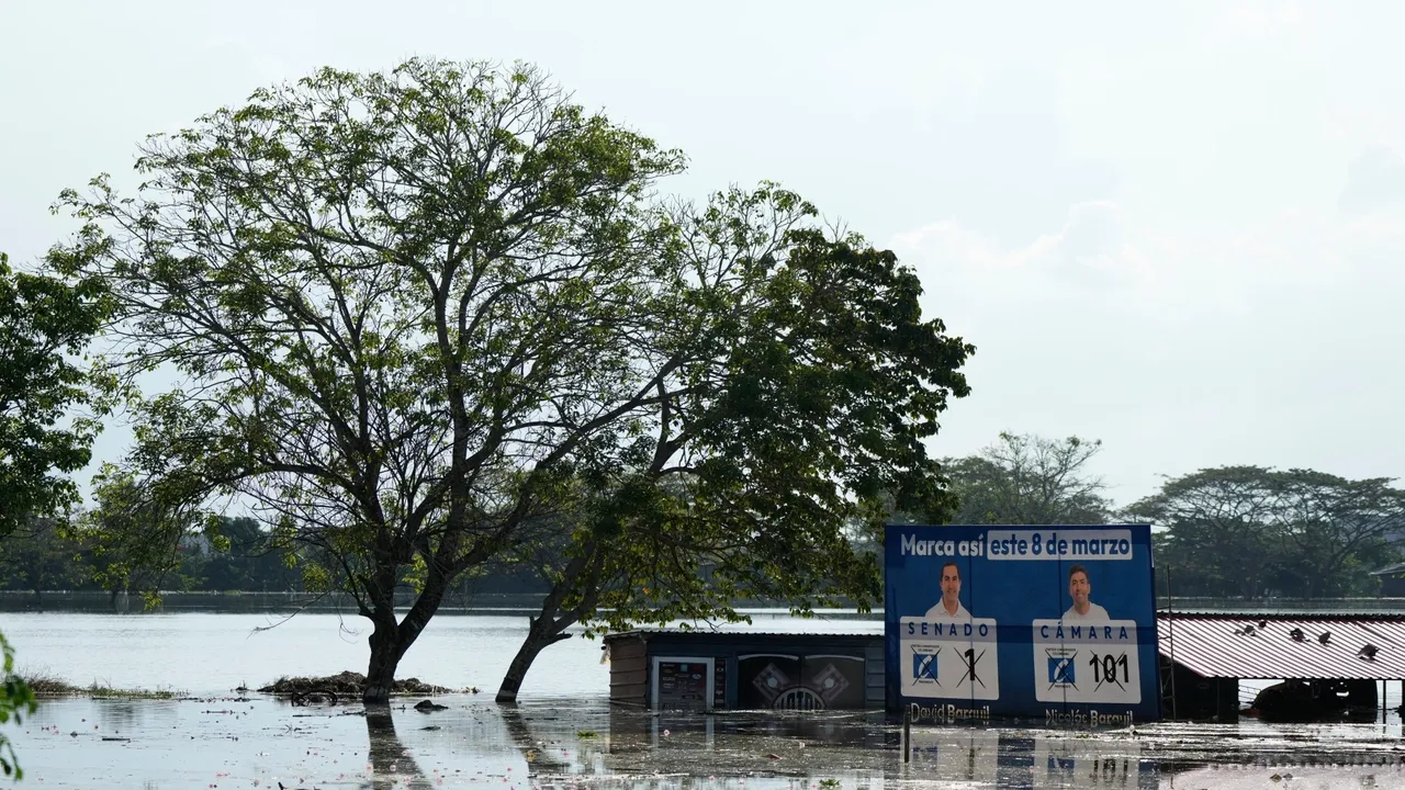 Colômbia declara estado de emergência após inundações mortais desalojarem milhares de pessoas