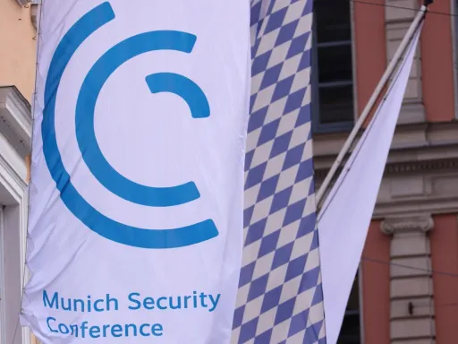 Líderes mundiais reúnem-se em Munique enquanto a “política do bulldozer” gera preocupação