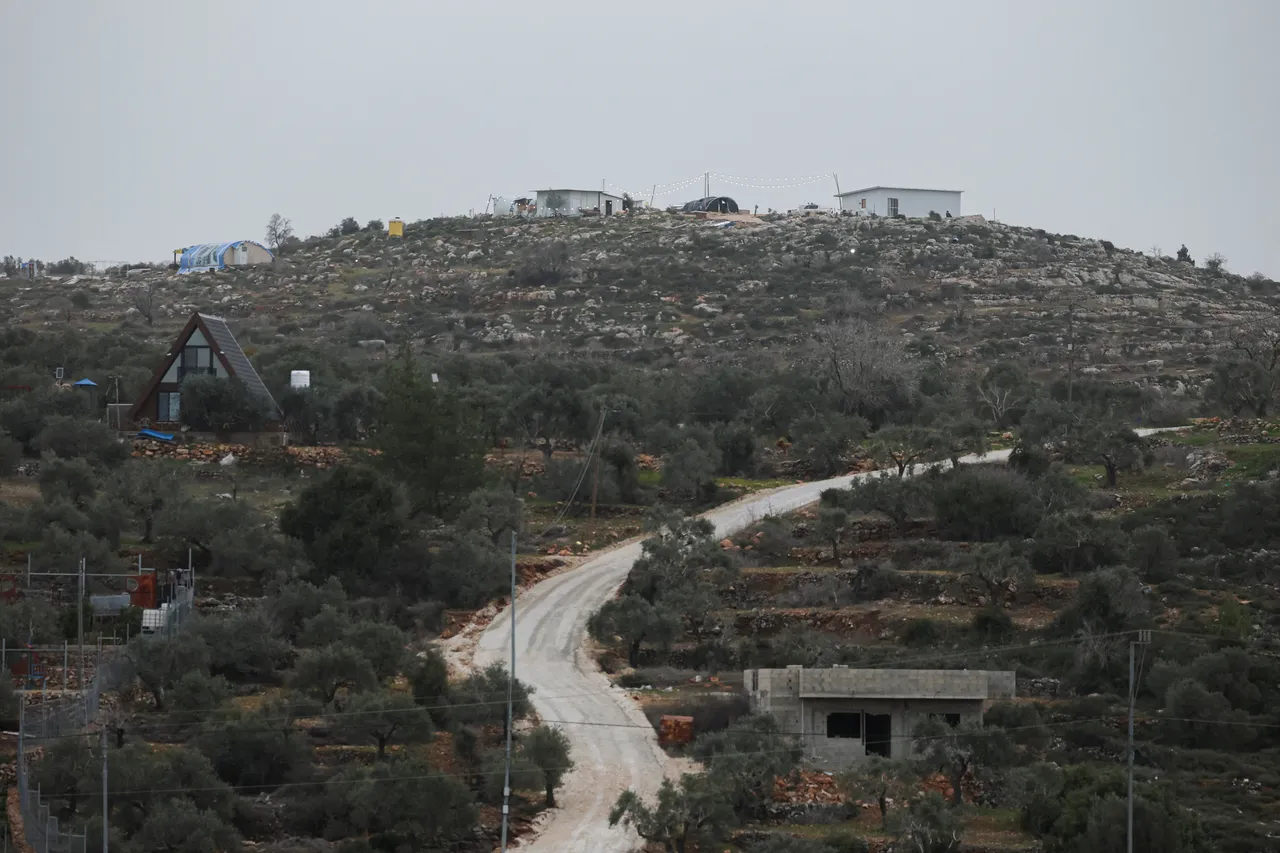 تفجير مكتب لفتح في نابلس واقتحامات بالضفة.. ورئيس وزراء فلسطين يدعو لرد دولي حاسم على الاستيطان