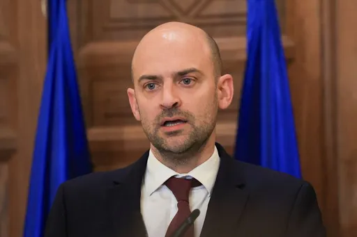 Дипломати го обвинуваат францускиот министер на дипломатијата за дезинформации за известувачка на ОН