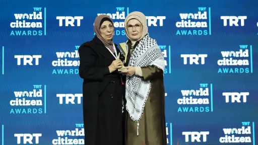 Ə.Ərdoğan "TRT World Citizen Awards" mərasimində humanitar fəaliyyət göstərənləri mükafatlandırıb