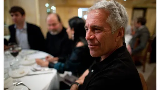 النيابة الفرنسية تشكّل فريقاً قضائياً خاصاً لفحص ملفات مرتبطة بقضية جيفري إبستين