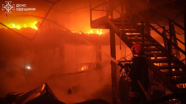 Um morto e seis feridos num ataque aéreo russo contra um porto na região ucraniana de Odessa