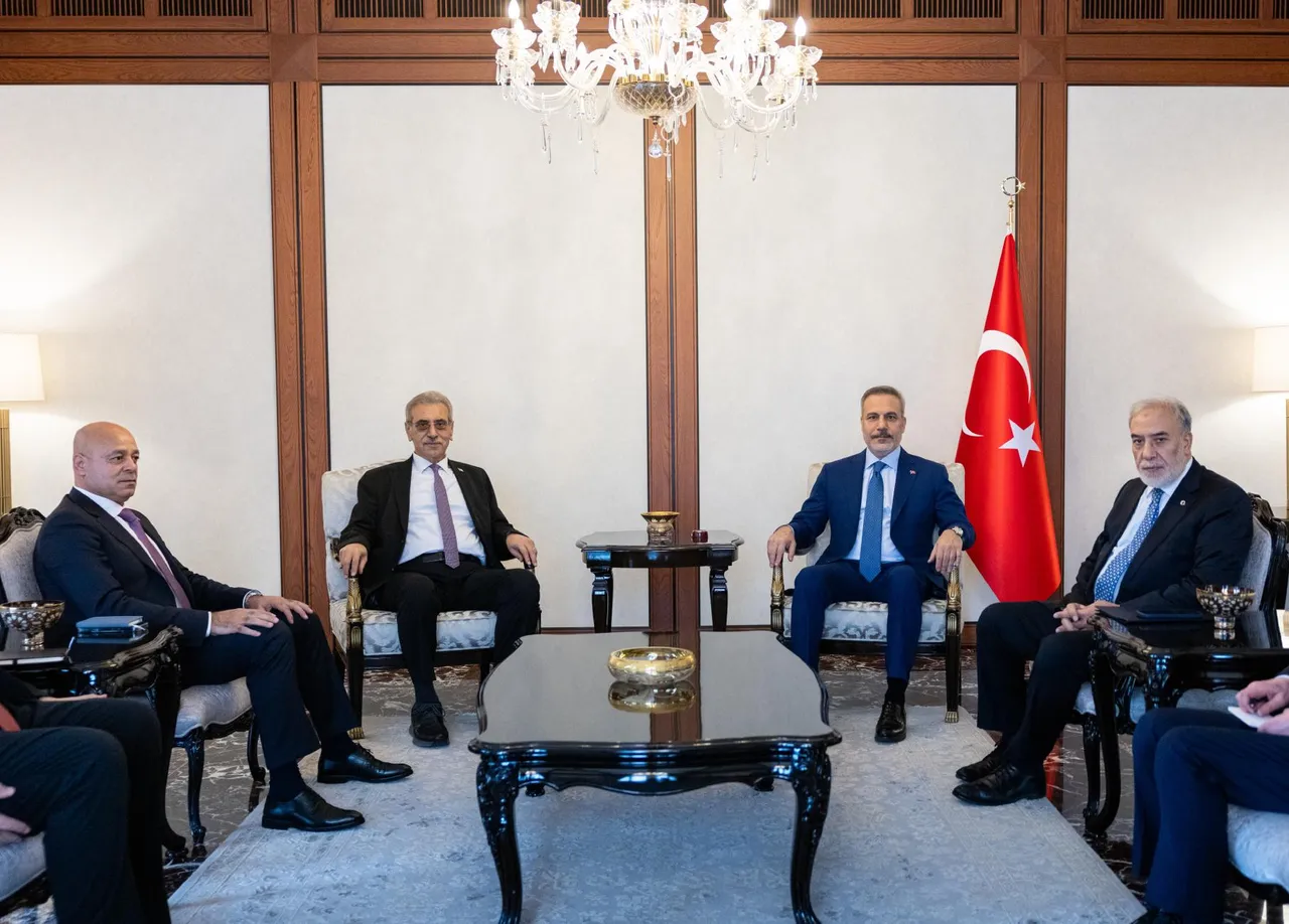 Ministro turco Hakan Fidan se reúne con Ali Shaath, jefe del Comité para la Administración de Gaza