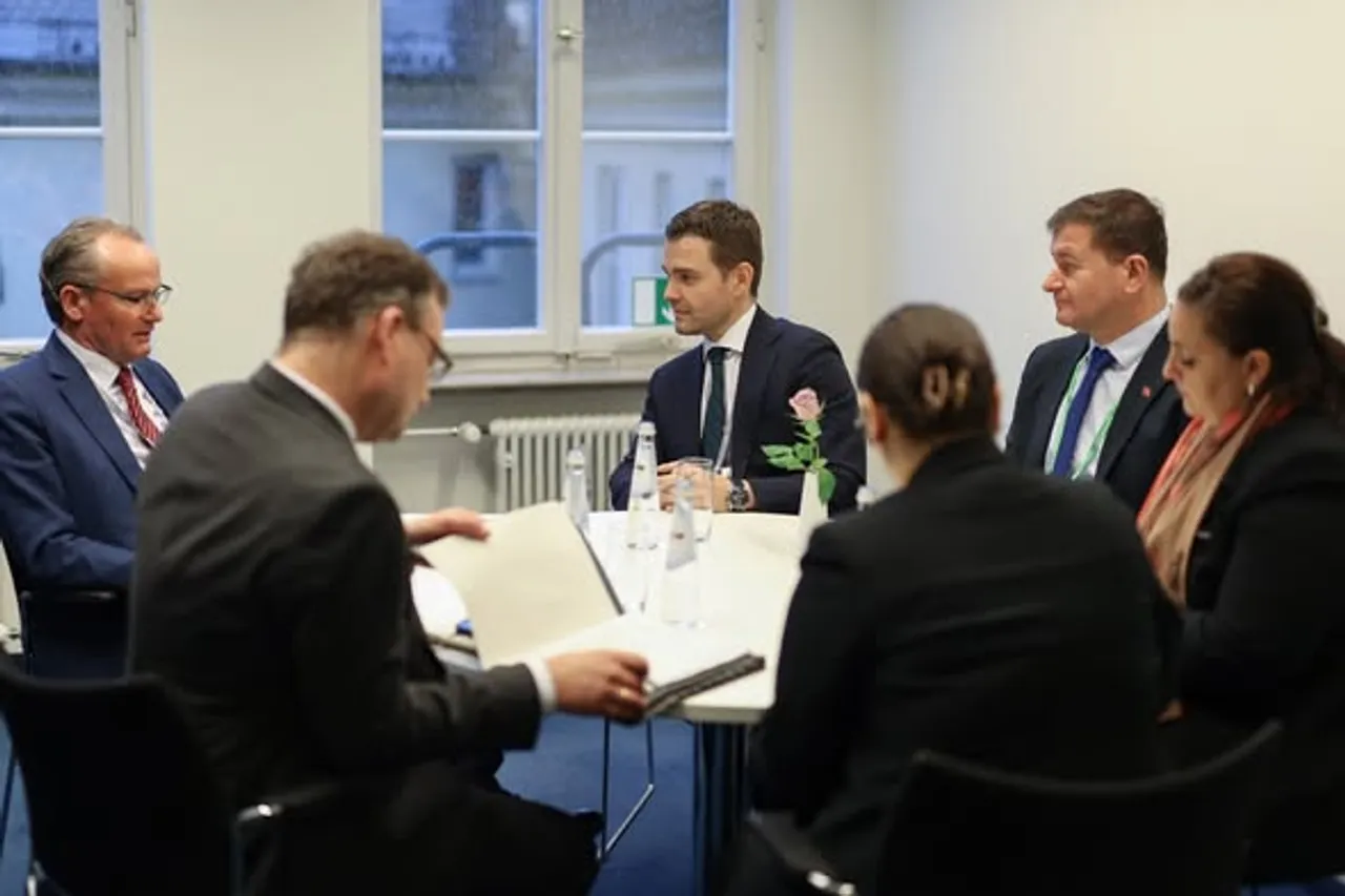 Kryediplomati i Maqedonisë së Veriut takohet me ministrin gjerman të shtetit për Evropën