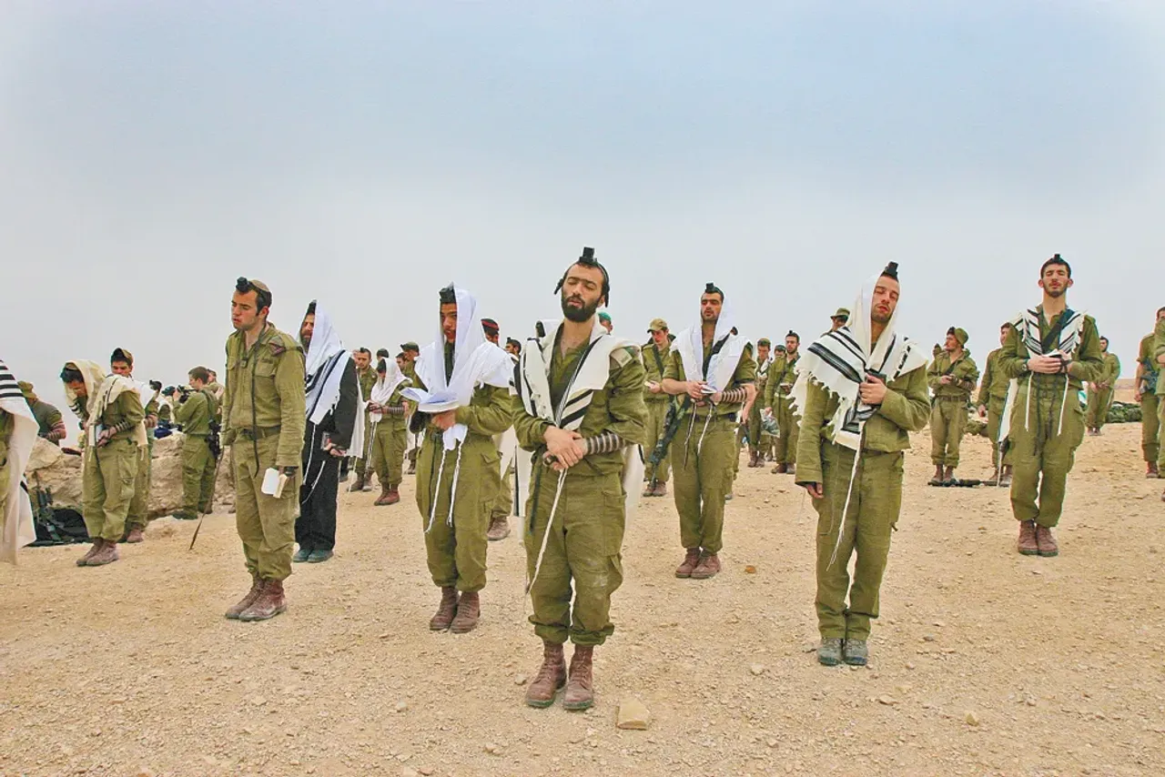 השפלת טירונים חרדים בצבא הישראלי: מפקד הושעה לאחר חשיפת פרשה