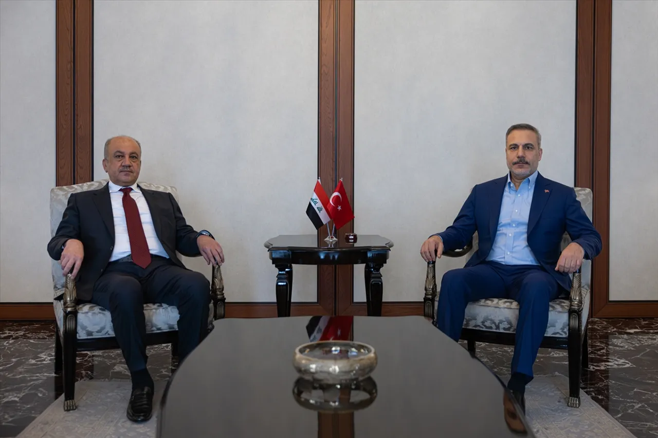وزير الخارجية التركي يستقبل وزير الدفاع العراقي في أنقرة