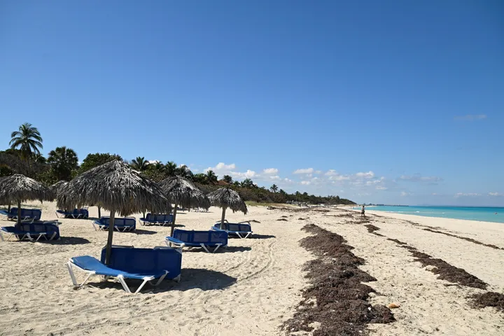 Apagones y menos turismo: el impacto de las sanciones y el bloqueo de EE.UU. en la economía de Cuba