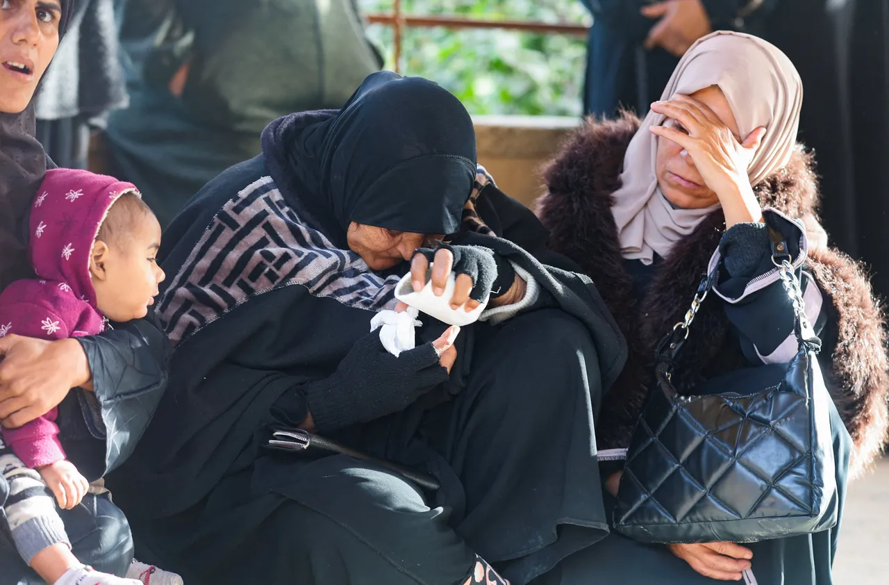 غزة.. الاحتلال يُصيب فلسطينياً في خان يونس ويطلق سراح 4 أسرى