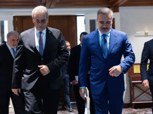 Ministro Hakan Fidan reúne-se com o chefe do Comité Nacional para a Administração de Gaza