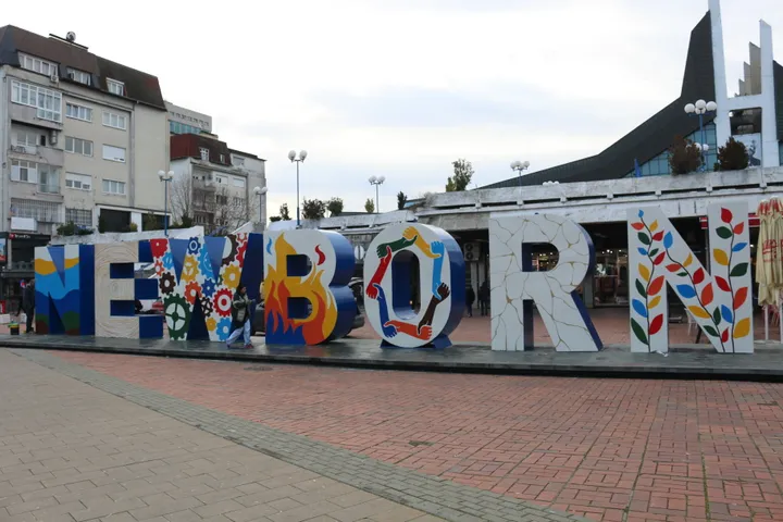 NEWBORN-i mveshur me tematikë të re: “Shërim, forcim dhe rritje”, reflektohet rrugëtimi i Kosovës