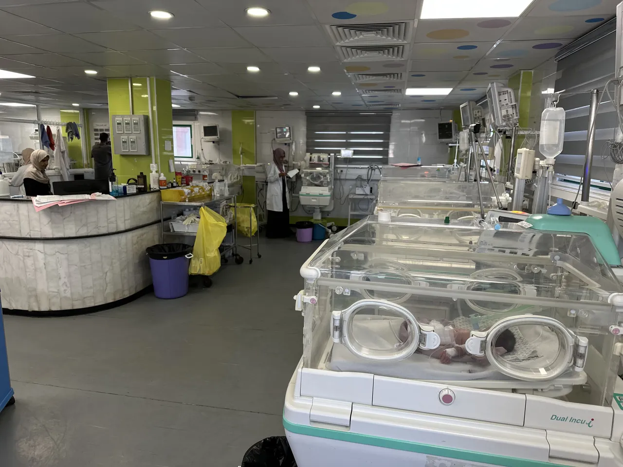 بين الخيام والحضانات المعطلة.. "حرب ديمغرافية ممنهجة" تستهدف حياة الأمهات في غزة