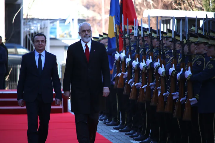 Kosovski premijer Kurti dočekao albanskog kolegu Ramu uz najviše počasti