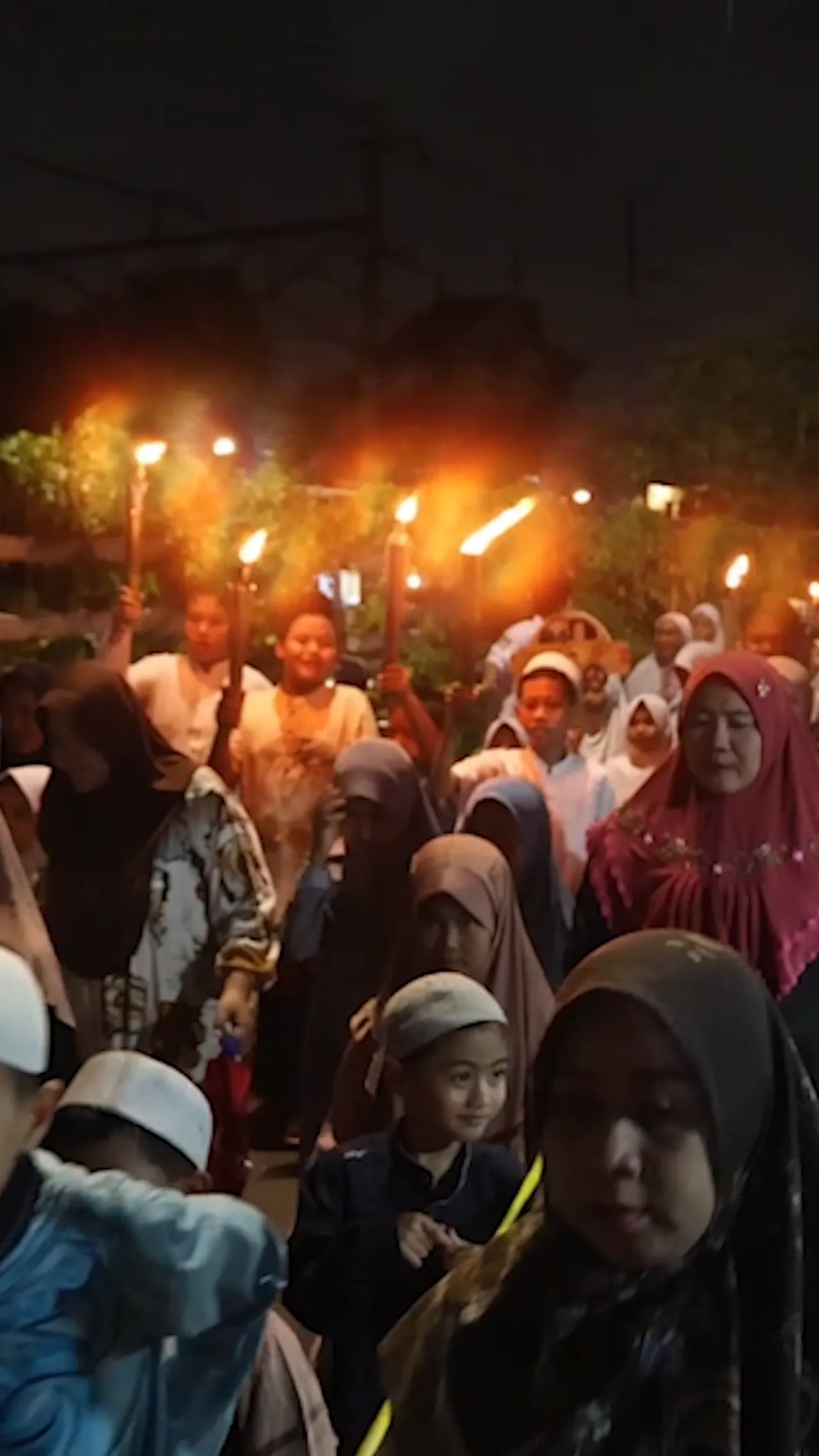 Ratusan warga Jakarta sambut Ramadan dengan tradisi pawai obor