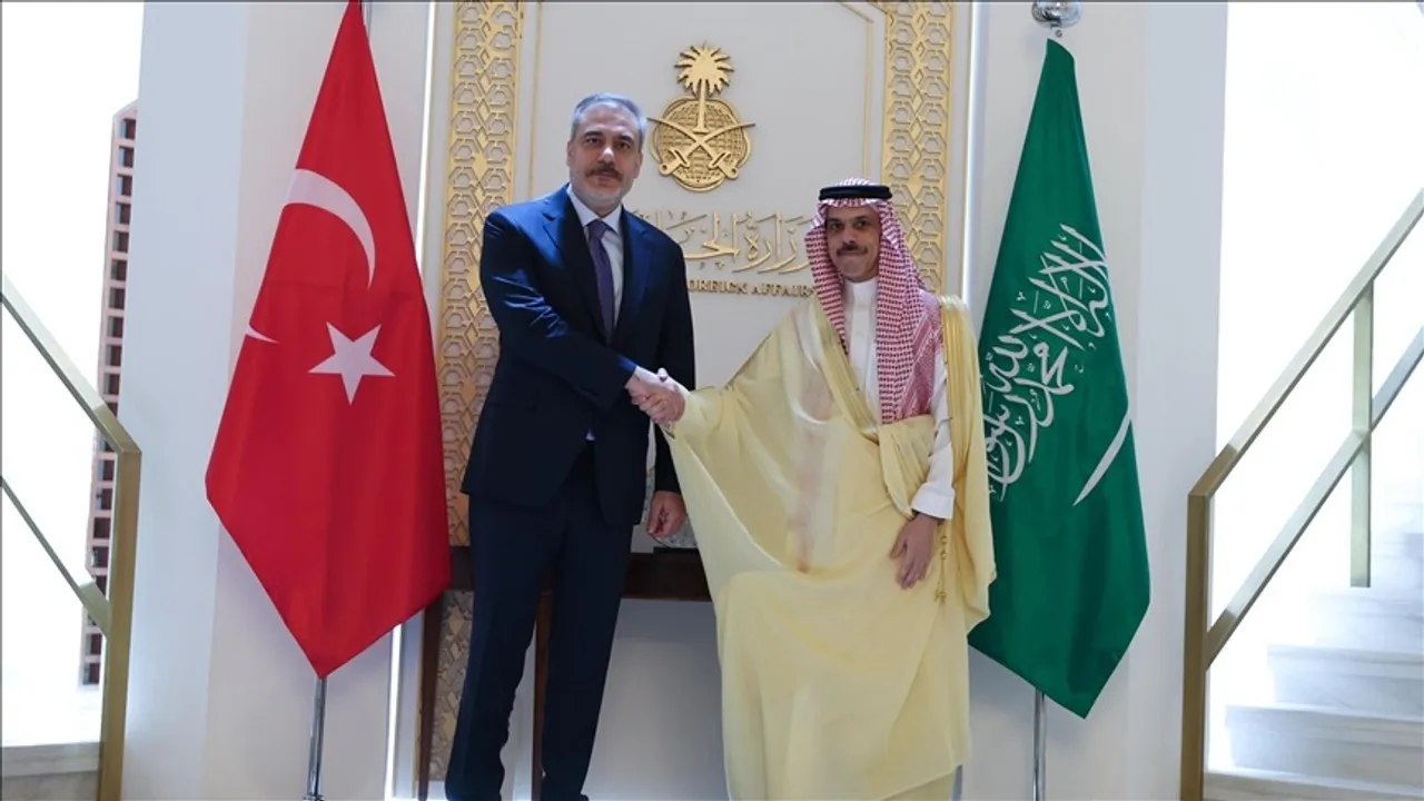 Kryediplomati turk dhe homologu i tij saudit diskutojnë për çështjet rajonale