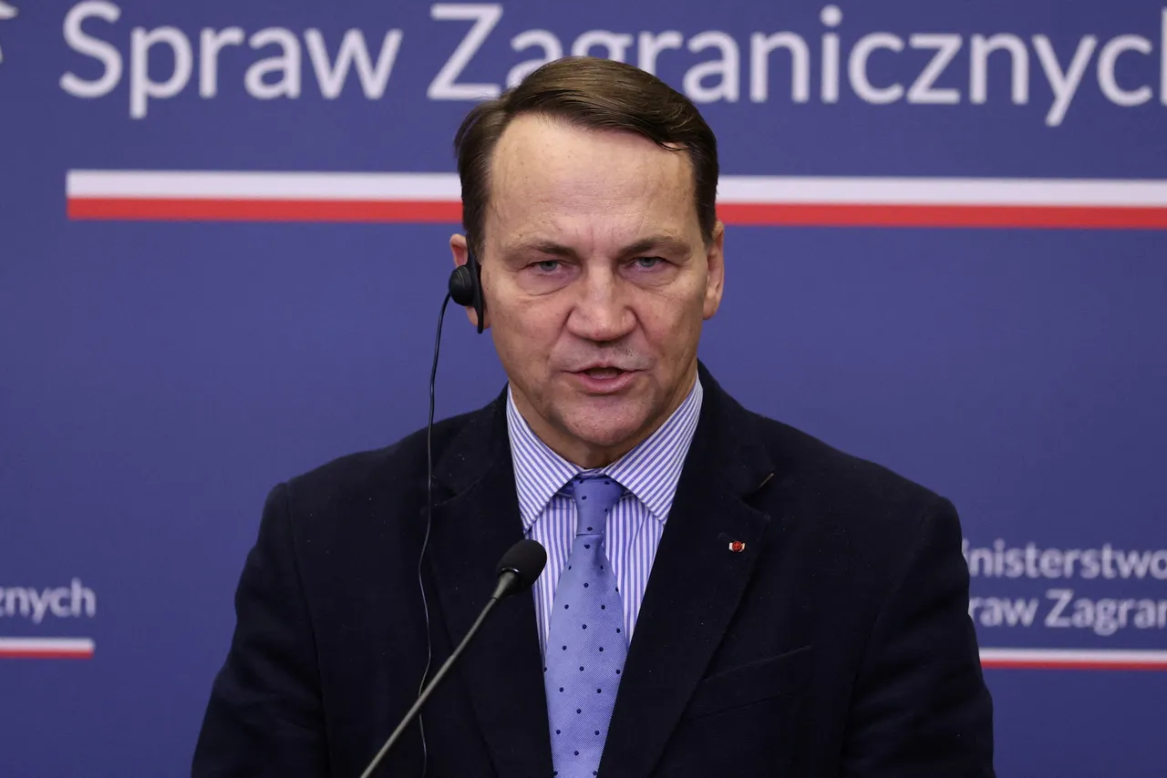 Sikorski reaguje na decyzję Orbana. Wątpliwości wokół incydentu w Serbii