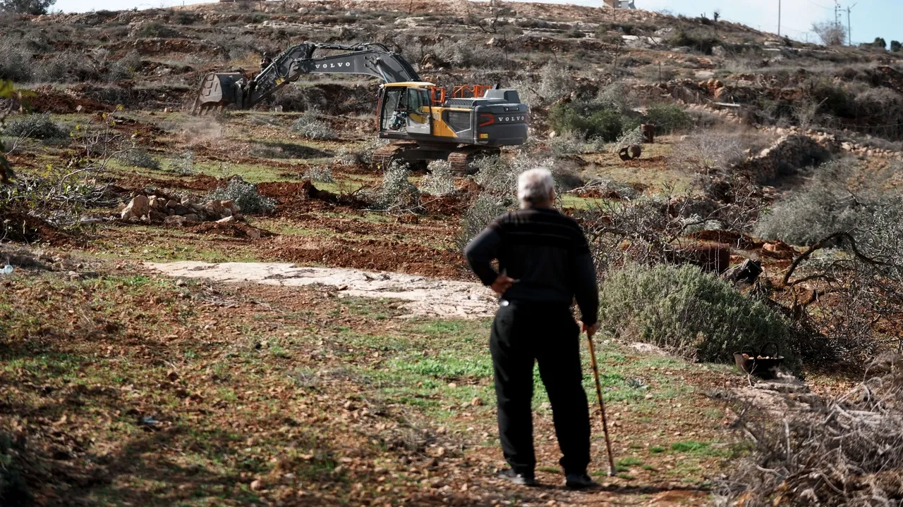 İzrail Yordannıñ basıp alınğan Könbatış üzänlege cirlären 'däwlät mölkäte' itep terki