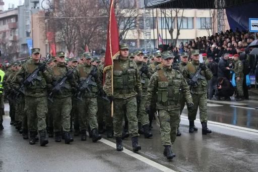 Kosovë, parakalojnë Trupat e FSK-së dhe Policisë për nder të Ditës së Pavarësisë