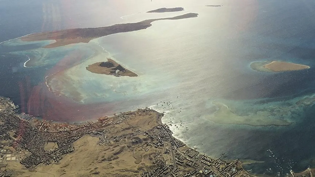 Rusia, Kina dhe Irani dërgojnë anije për stërvitje të përbashkëta në Ngushticën e Hormuzit