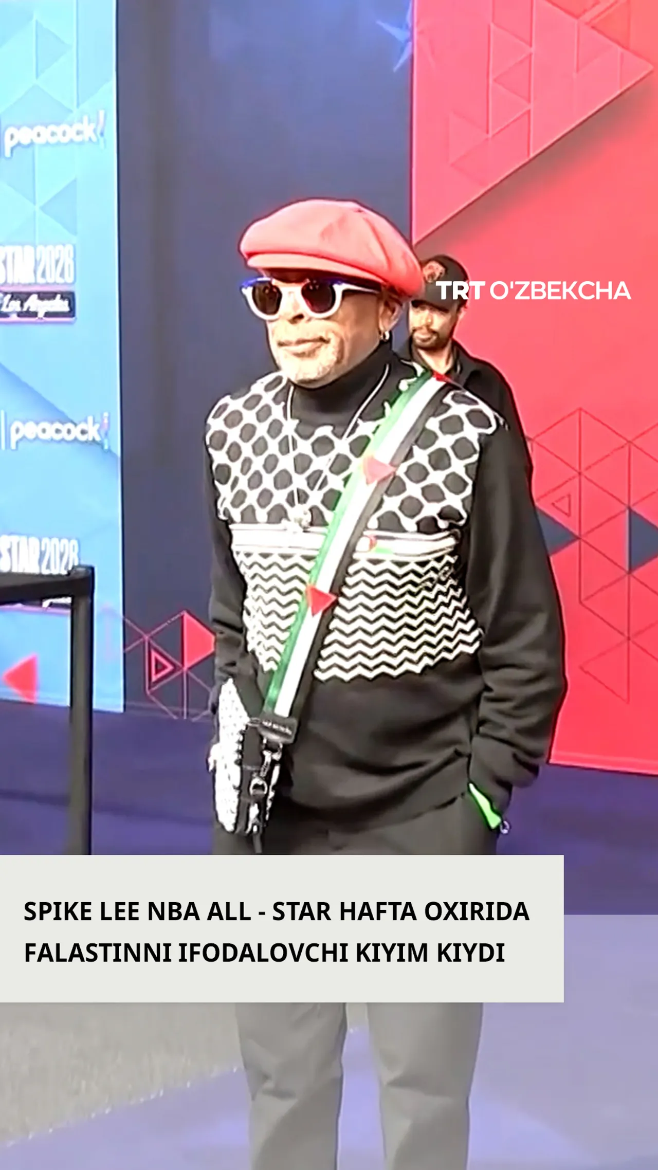 Spike Li hafta oxiri dasturiga kufiya naqshli kiyim kiyib keldi