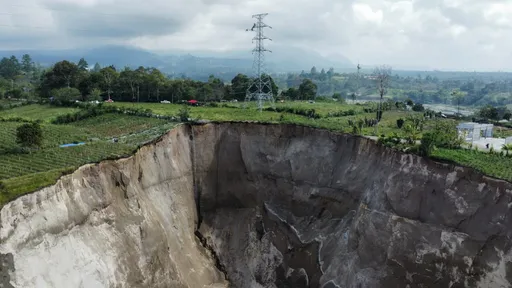 Lubang raksasa di Aceh terus membesar, pemerintah tutup akses publik