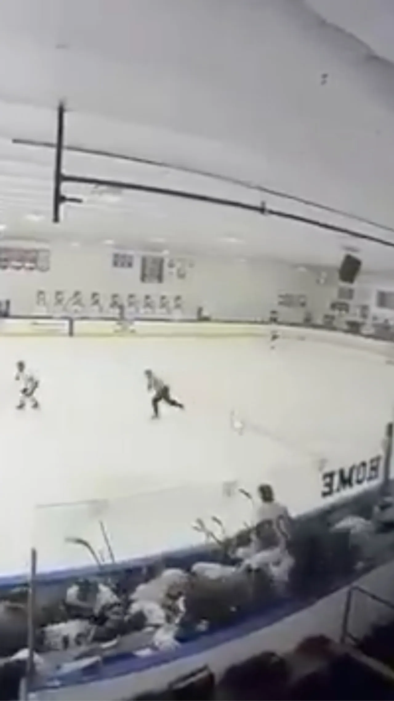 Penembak menewaskan dua orang dalam pertandingan hoki