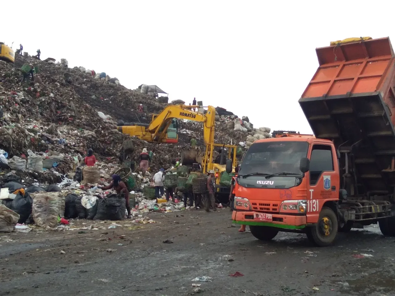 Jakarta hadapi krisis sampah, dari pasar yang berbau menyengat hingga TPA yang nyaris meledak