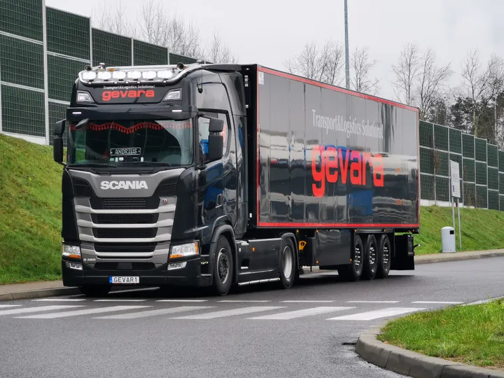 Koeltrailer in Hoek van Holland gevonden met migranten, waaronder kinderen