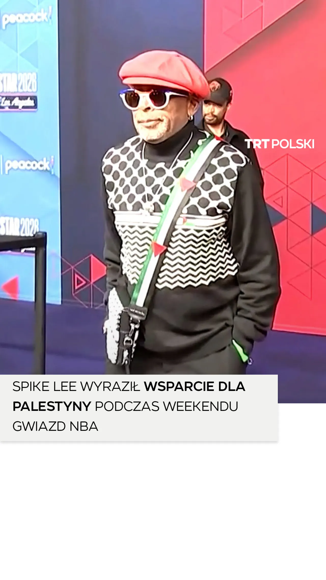Spike Lee widziany w bluzie ze wzorem kefiji podczas Weekendu Gwiazd NBA 2026