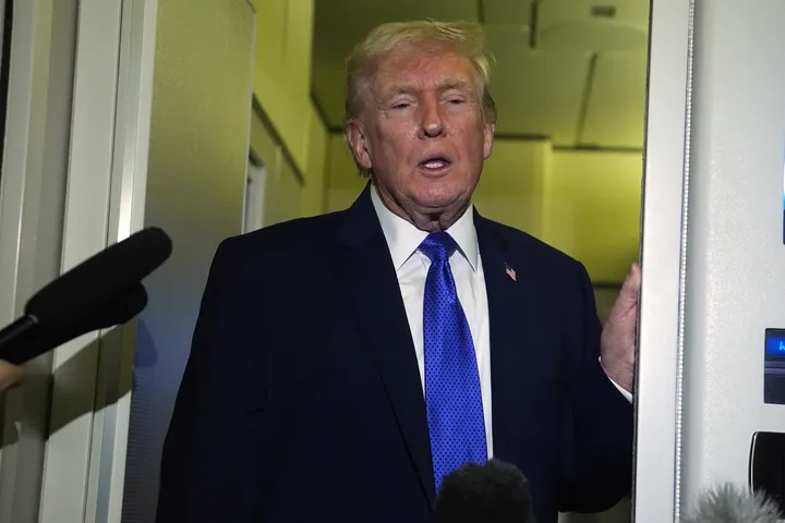 Trump deports Zimbabwe, Ghana nationals to Cameroon