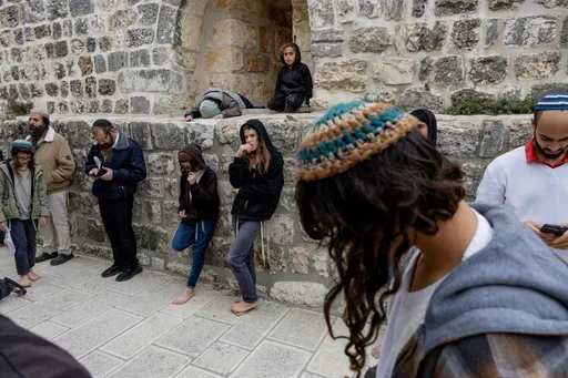 Un colon israélien extrémiste incendie un exemplaire du Coran à Jérusalem avant le Ramadan