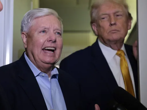 سيناتور أمريكي: لا يمكن السماح لإيران بالمماطلة بشأن المحادثات النووية