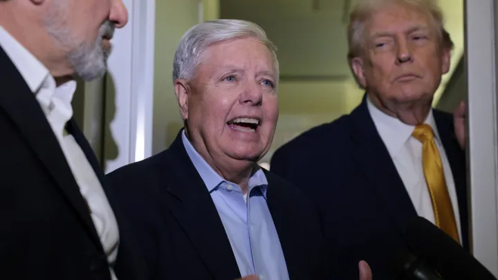 سيناتور أمريكي: لا يمكن السماح لإيران بالمماطلة بشأن المحادثات النووية