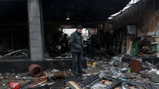 تزامناً مع انطلاق محادثات جنيف.. هجمات روسية وأكرانية متبادلة واستهداف منشآت طاقة