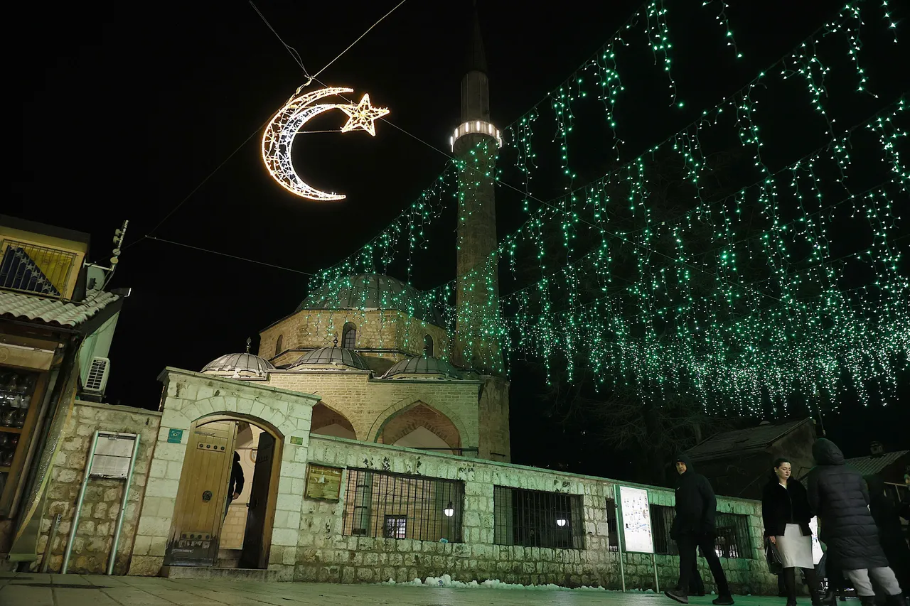 Dalalka Islaamka qeybtood oo Arbacada soomman, halka kuwo kuwo kalena ay maalin ka dambeeyaan