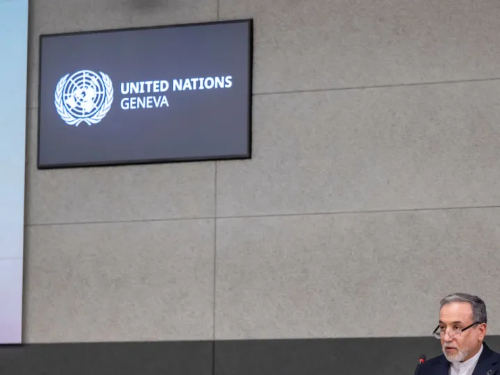 وزیر امور خارجه ایران: حق هستهای صلحآمیز ایران غیرقابل مذاکره است