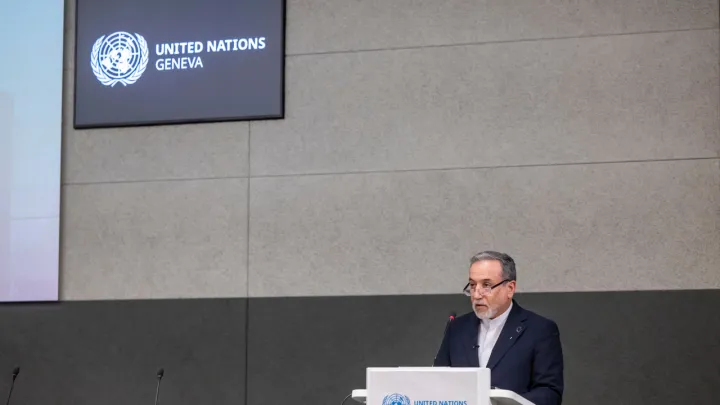 وزیر امور خارجه ایران: حق هسته‌ای صلح‌آمیز ایران غیرقابل مذاکره است