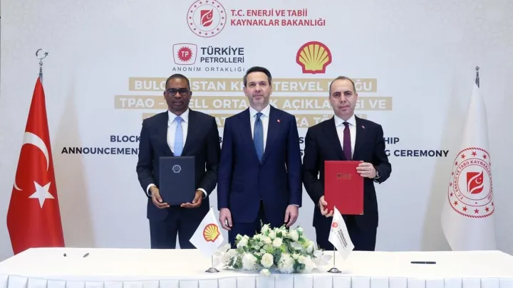 تركيا و"شل" العالمية توقعان اتفاقية للتنقيب عن النفط والغاز في البحر الأسود