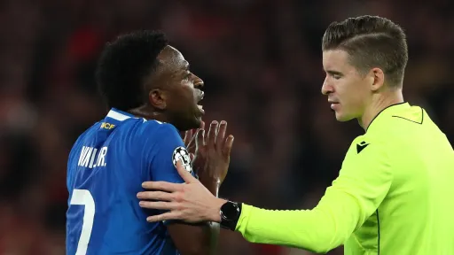 بعد شكوى فينيسيوس.. "يويفا" يحقق في "سلوك تمييزي" بمباراة بنفيكا وريال مدريد