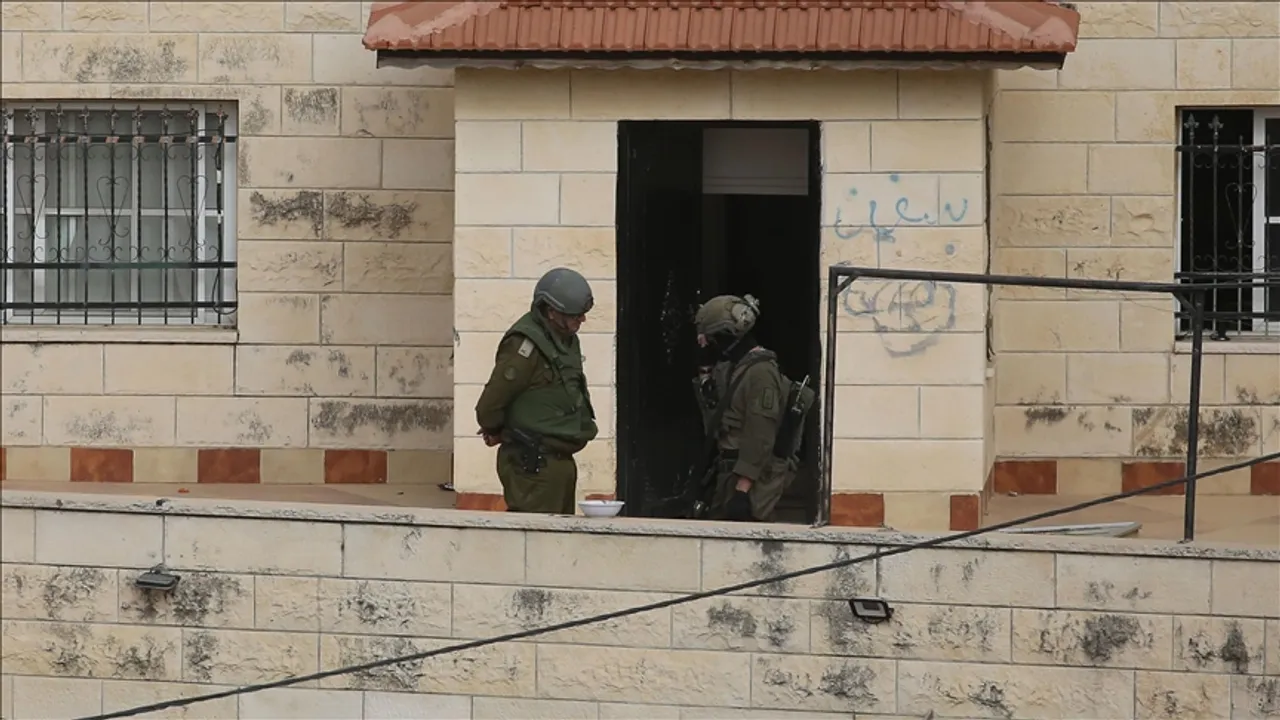 Израелската армија приведе најмалку 37 Палестинци во рации низ окупираниот Западен Брег