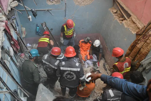 Najmanje 13 poginulih u urušavanju stambene zgrade u Karačiju nakon eksplozije plina