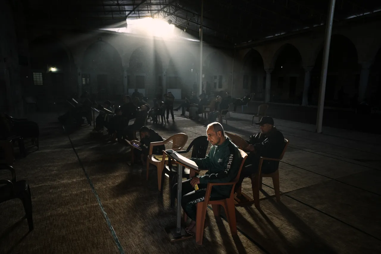 Komisioni palestinez: Izraeli pengon të burgosurit palestinezë të agjërojnë “në kohën e duhur”