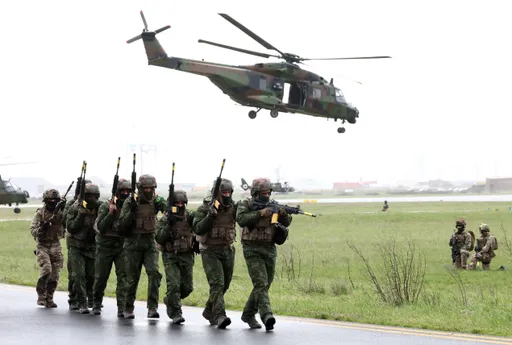 La France veut accélérer son réarmement avec 8,5 milliards d’euros supplémentaires pour l’armée