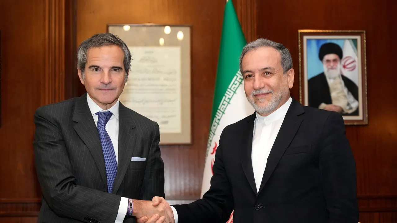 وزیر امور خارجه ایران با مدیرکل آژانس بینالمللی انرژی اتمی گفتوگو کرد