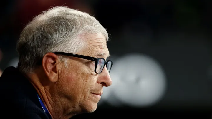 Bill Geyts, Êpşteyn skandalı arqasında, Hindstandağı yasalma aqıl sammitında qatnaşudan baş tarttı