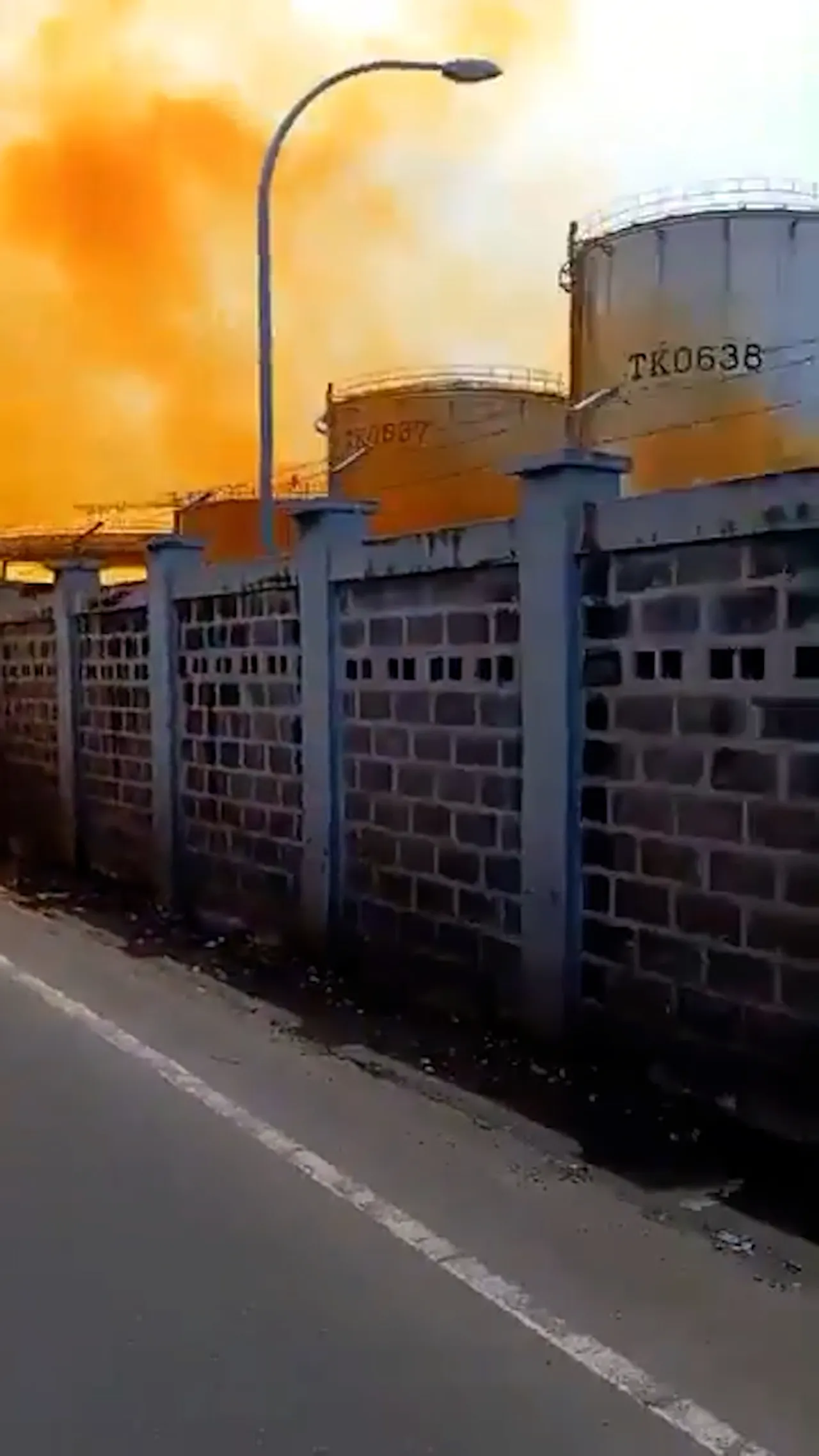 Kebocoran asam nitrat di pabrik Cilegon