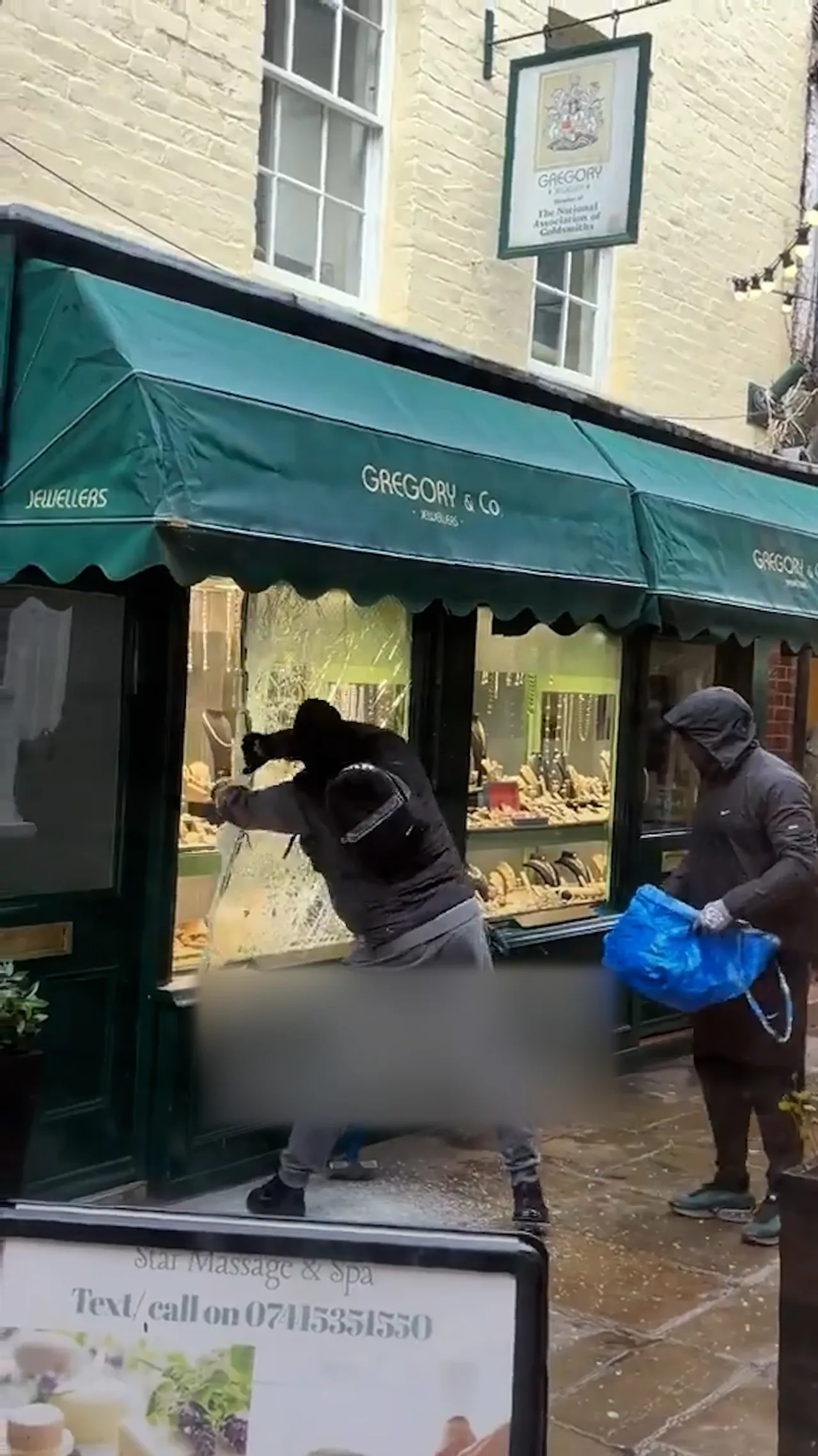 Toko perhiasan di London dirampok pada siang bolong