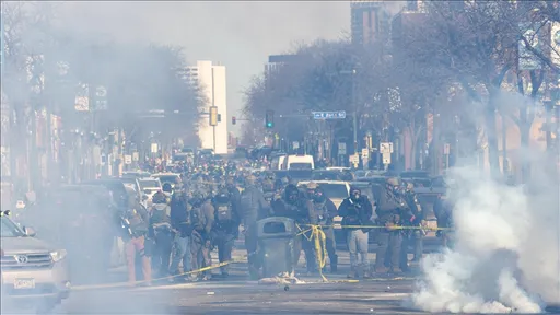 توقيف عشرات المحتجين على ممارسات وكالة الهجرة في لوس أنجلوس