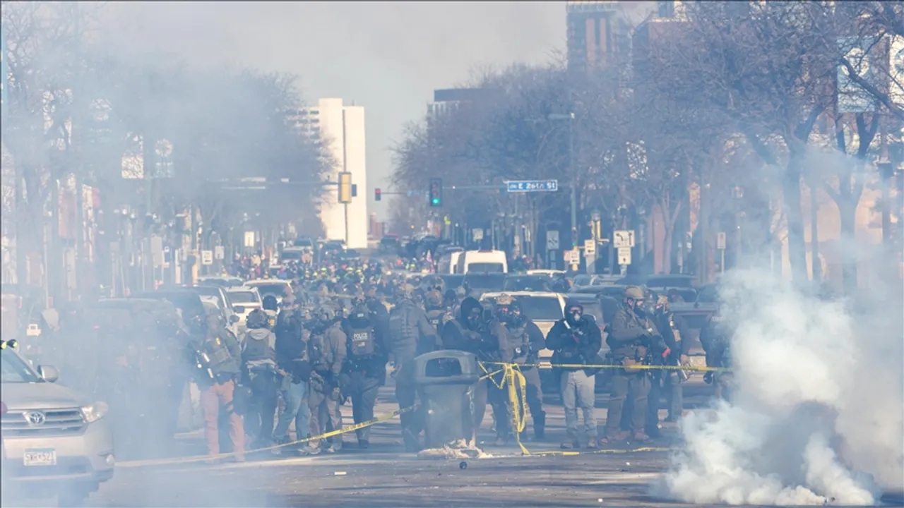 توقيف عشرات المحتجين على ممارسات وكالة الهجرة في لوس أنجلوس